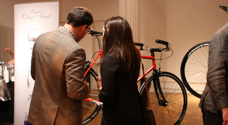 Image demonstrating that Discussions caused by Press and fashion photographers study the Italian bicycles.