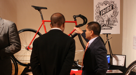Photo of Show-booth-for-IRIDE-bicycles-Discussion of characteristics.-city